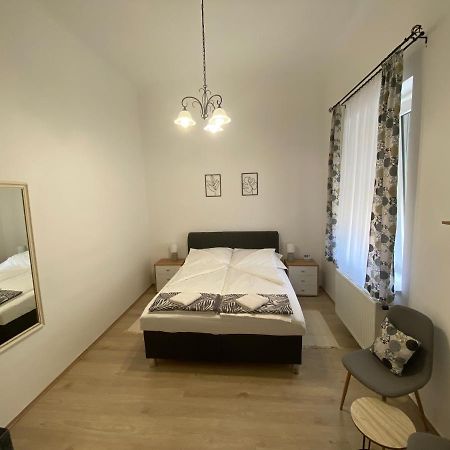 Rad-Var Apartmanhaz Eger Buitenkant foto