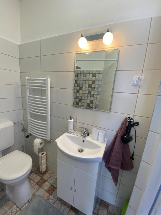Rad-Var Apartmanhaz Eger Buitenkant foto